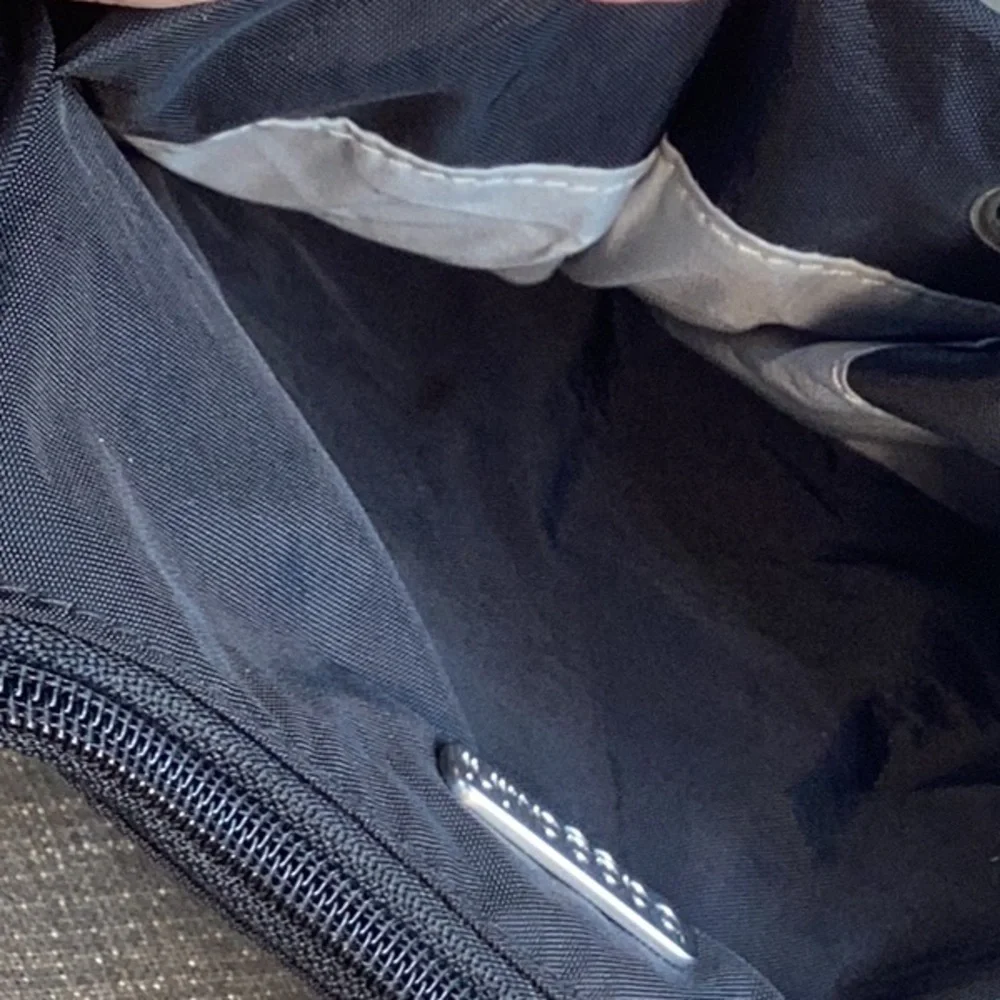 Baggalini black crossbody - Picture 6 of 16